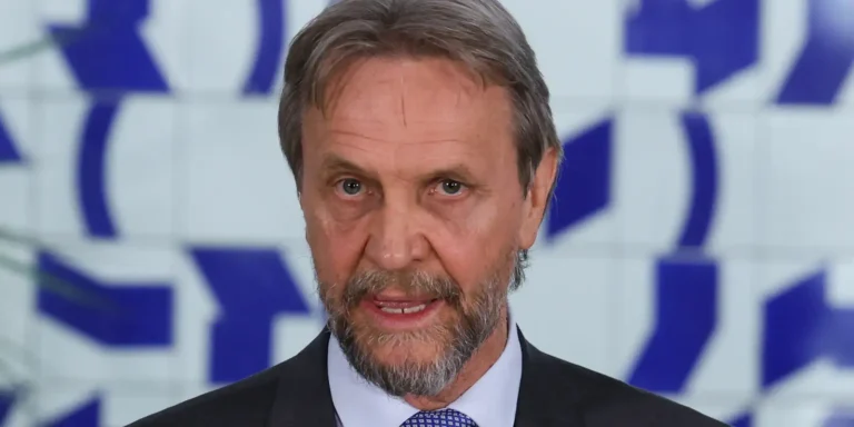 Após AVC isquêmico, líder do PT na Câmara não apresenta déficit motor