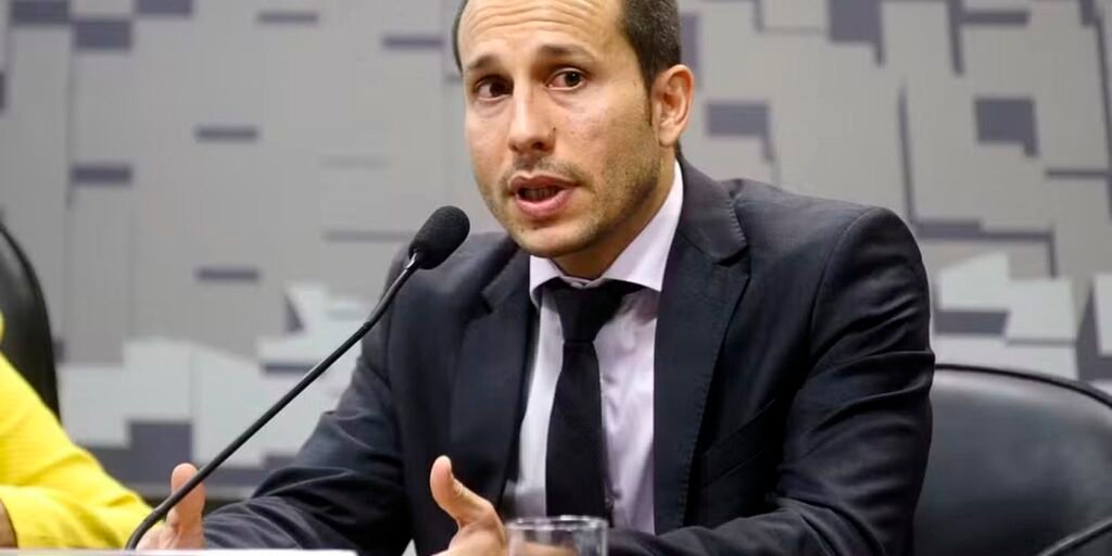 “Verdade prevalecerá”, diz número 2 da PF após afastamento de Andrei 
