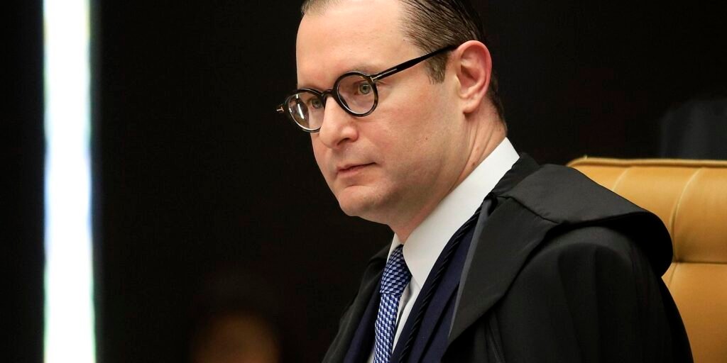 STF: Zanin pede a Fachin acesso a todo material de celular de Vorcaro