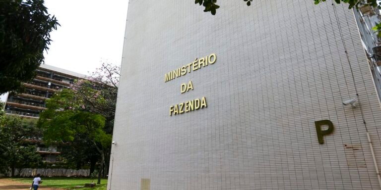 Governo reduz projeção do PIB para 2% em 2026 e 2,3% em 2027