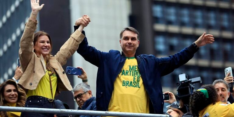 Flávio Bolsonaro propõe enxugar Estado e endurecer ações de segurança