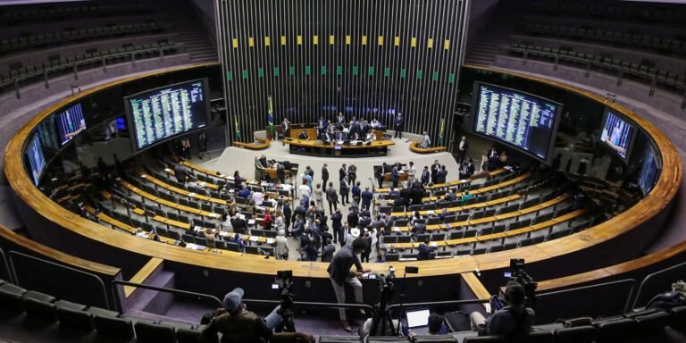 MP da “taxa das blusinhas” é aprovada na Câmara e vai ao Senado